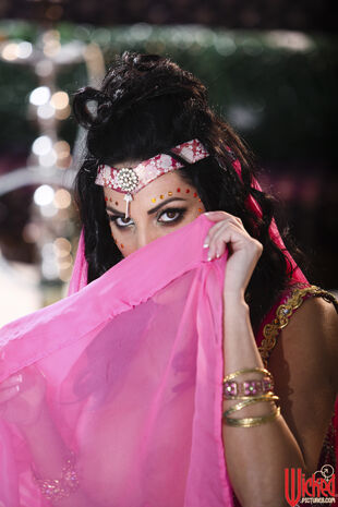 Spectacular Middle Eastern princess Veronica Rayne bares her